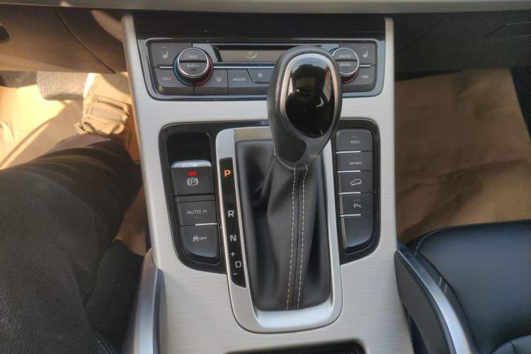 Used Geely Auto Emgrand X7 Sport 2018 1.8TD Automatic Two-Wheel Drive Smart Connect 4G Internet Edition
