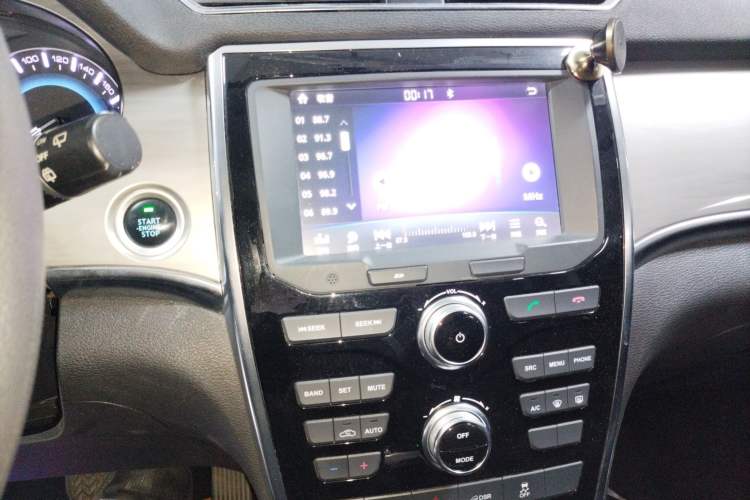 Used Haval H2 2018 Chuanxiang Edition Red Badge 1.5T Dual-Clutch Two-Wheel Drive Fashionable Model
