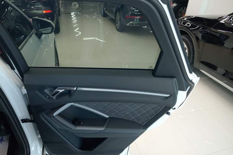 Used Audi Q3 2024 40 TFSI Fashion Dynamic Model
