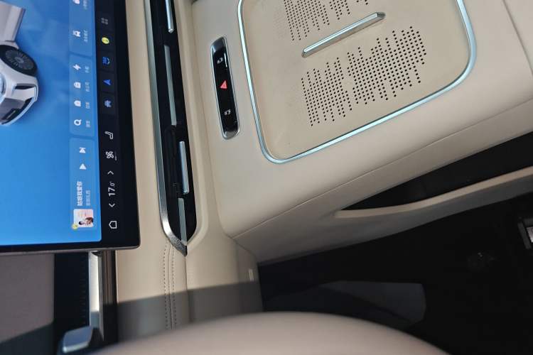 Used VOYAH Dream 2024 PHEV Extended-Range Premium Edition
