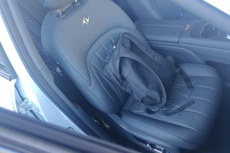 Used  eπ008 2025 210Max Range-Extended Version 5 Seats