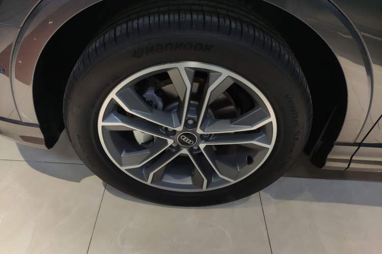 Used Audi Q3 2024 40 TFSI Fashion Dynamic Model
