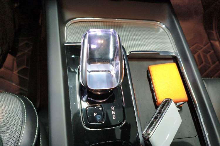 Used Volvo XC60 New Energy 2025 Plug-in Hybrid Long-Range All-Wheel Drive Zhiyuan Sport Edition
