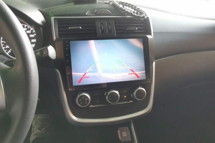 Used Nissan Tiida 2016 1.6L CVT Cool Dynamic Edition
