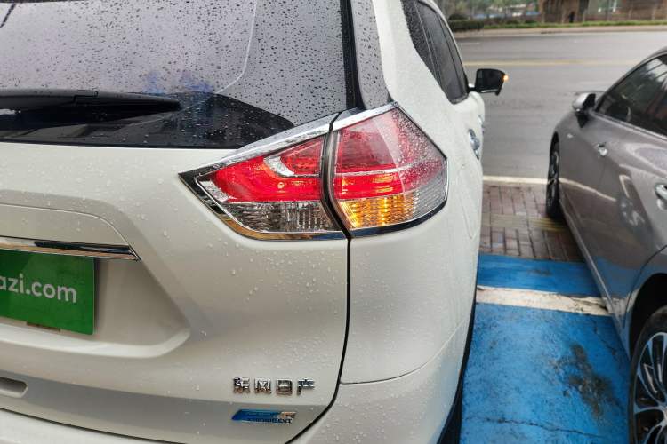 Used Nissan X-Trail 2015 2.5L CVT Leading MAX Edition 4WD
