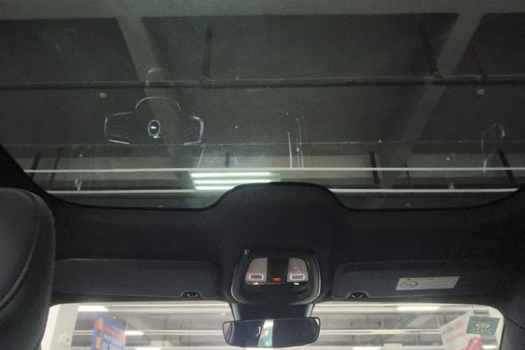 Used Volvo C40 2024 Long-Range PRO Version
