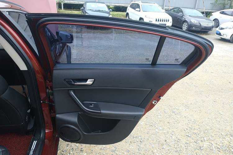 Used Qoros 3 2015 Urban SUV 1.6T Automatic ZhiKu Model