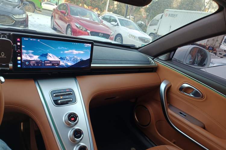 Used ORA Lightning Cat 2022 555 km Luxury Edition