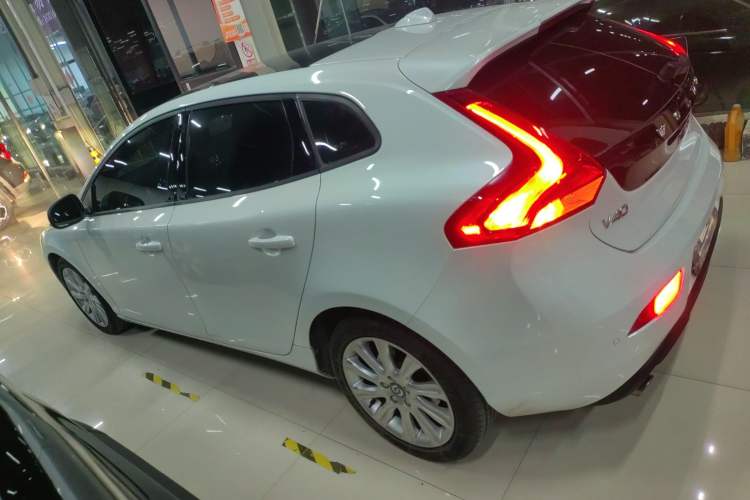 Used Volvo V40 2016 T3 Zhiyi Edition
