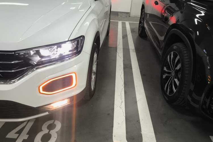 Used Volkswagen T-ROC 2021 280TSI DSG Two-Wheel Drive Elite Connect Edition