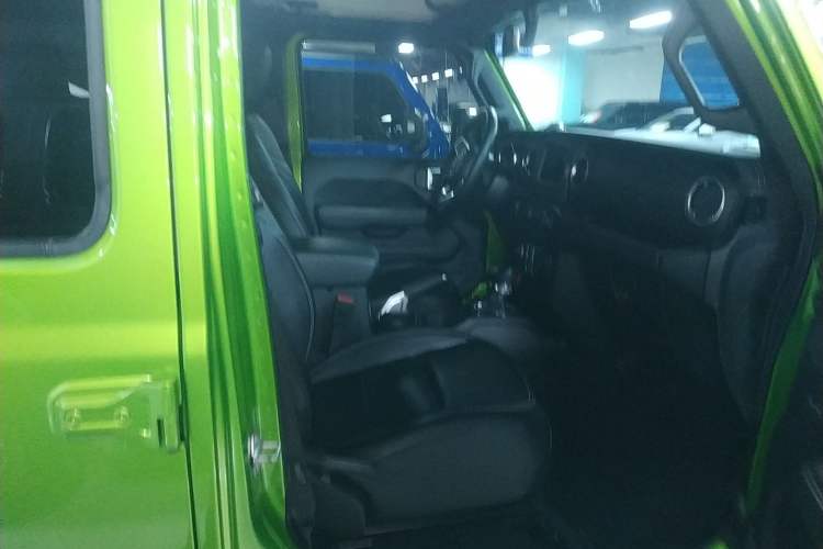 Used  Wrangler 2019 2.0T Sahara Four-Door Version China VI Emission Standard
