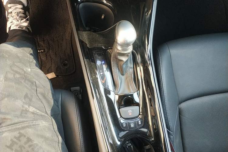 Used Toyota IZOA 2020 2.0L Yichi Version
