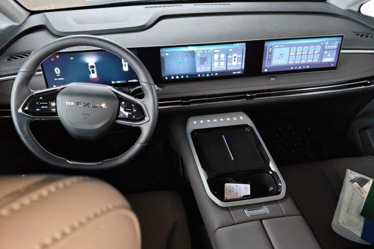 Used SAIC MAXUS G70 2024 2.0T Automatic Flagship Version 7 Seats
