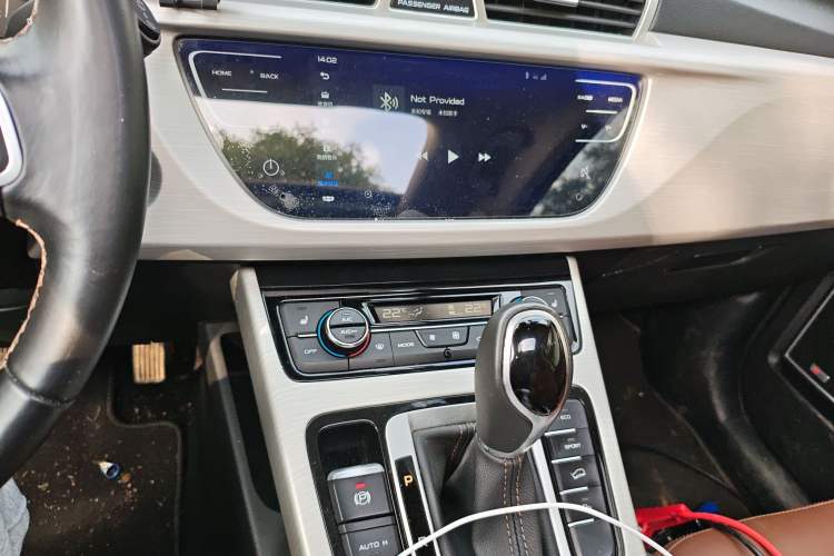 Used Geely Auto Emgrand X7 Sport 2018 1.8TD Automatic Two-Wheel Drive ZhiZun Model with 4G Connectivity
