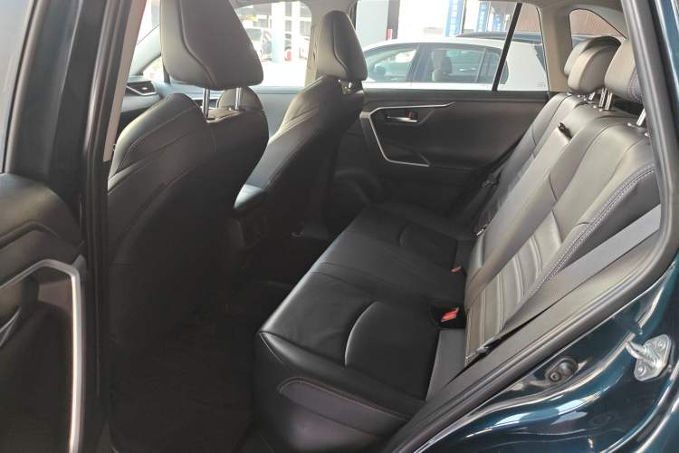 Used Toyota Wildlander 2022 Dual-Engine 2.5L E-CVT Two-Wheel Drive Luxury PLUS Edition
