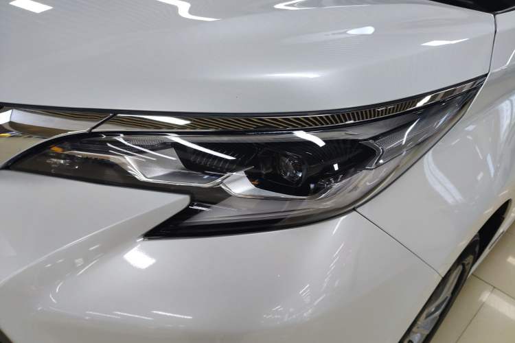 Used Toyota Sienna 2023 2.5L Hybrid Comfort Edition
