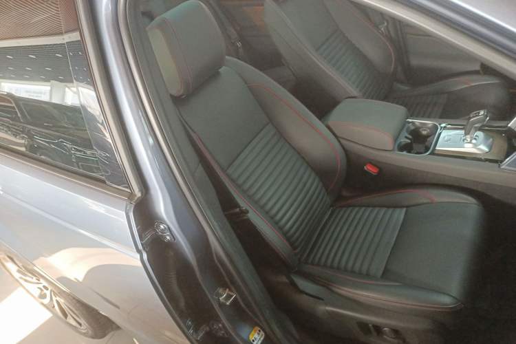 Used Land Rover Discovery Sport 2022 249 PS R-Dynamic SE Performance Tech Edition 5 Seats