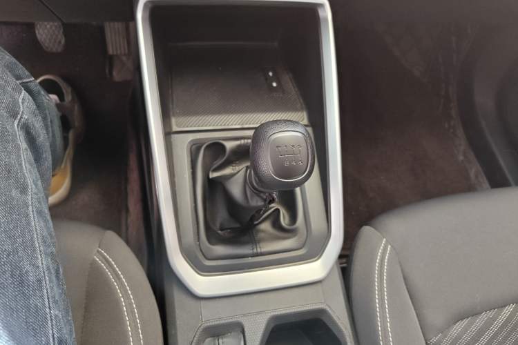 Used Wuling Alvez 2022 1.5L Manual Free-Style Model
