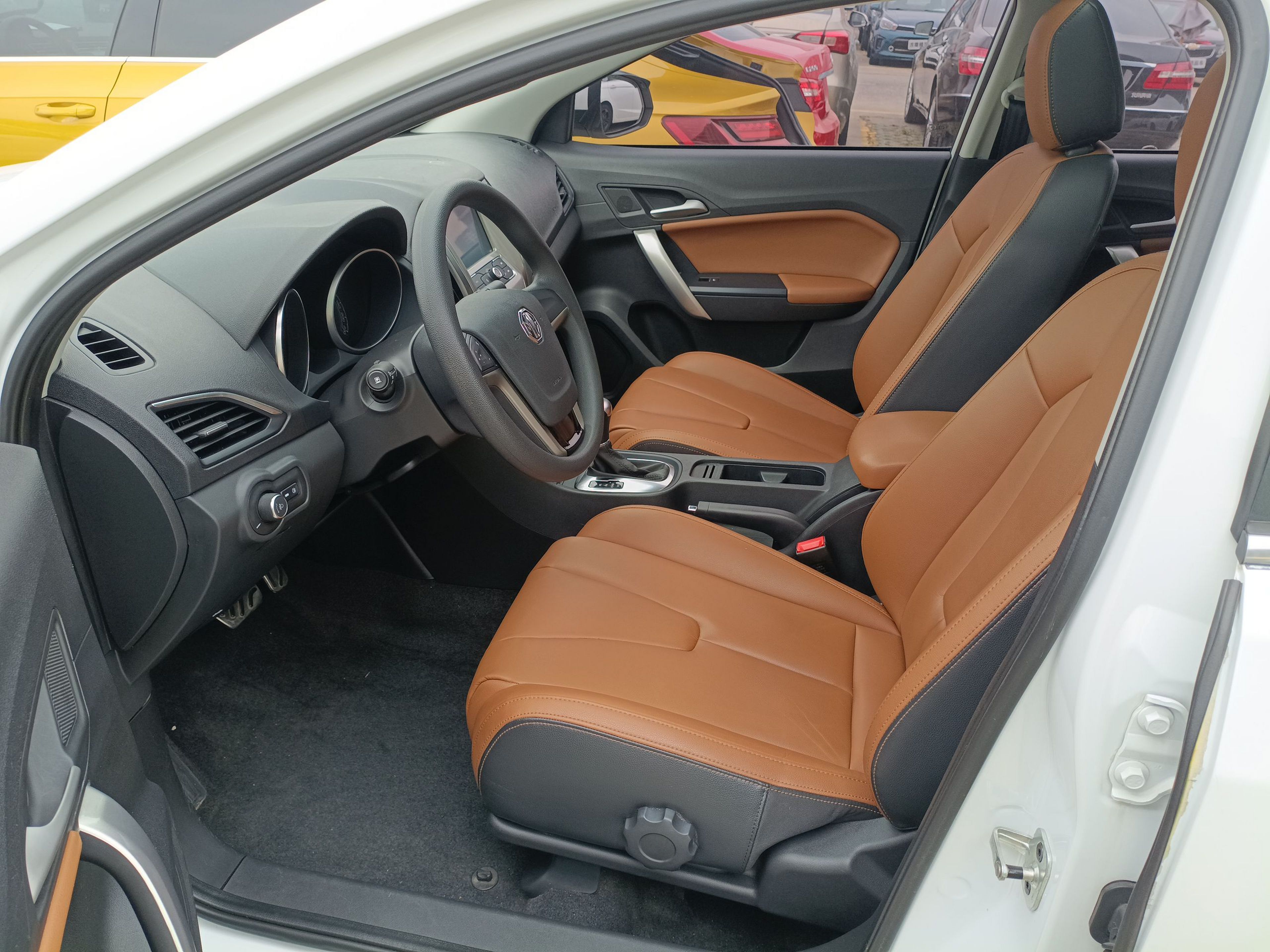 Переднее сиденье в автомобиле