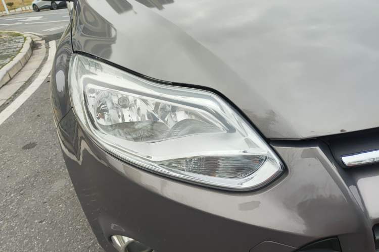 Used Ford Focus 2012 Sedan 1.6L Automatic Fashion Edition
