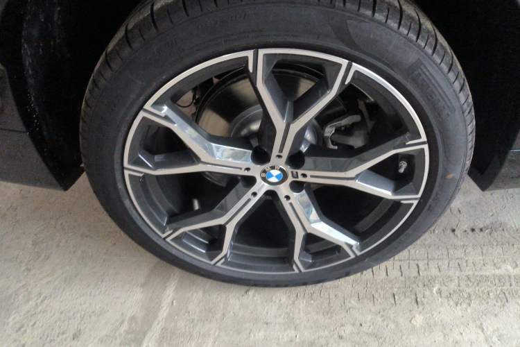 Used BMW X5 2023 xDrive 30Li Luxury M Sport Package
