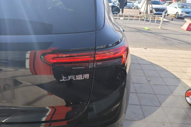 Used Buick Envision 2022 Encore S 552T Two-Wheel-Drive Luxury Model
