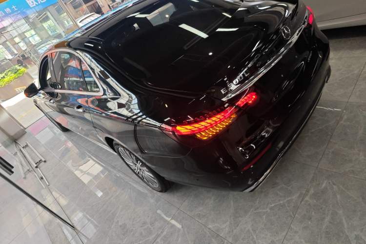 Used Mercedes-Benz E-Class 2023 Updated E 300 L Fashion Edition
