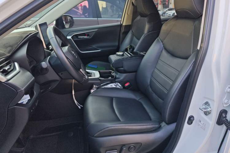 Used Toyota RAV4 2022 2.0L CVT Two-Wheel Drive Fashion Plus Edition
