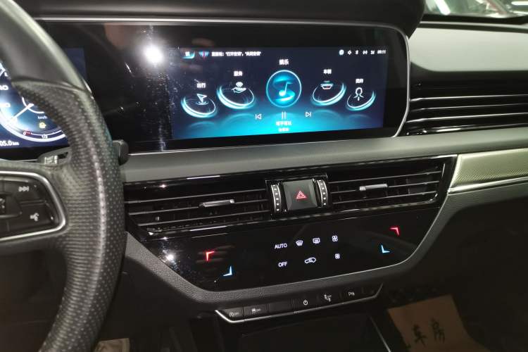 Used Hongqi HS5 2022 Revised Version 2.0T Smart Connect Flagship Edition
