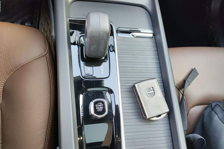 Used Volvo XC60 2022 B5 4x4 Zhiyi Luxury Edition
