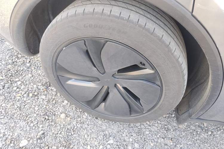 Used Tesla Model Y 2025 Rear-Wheel-Drive Version
