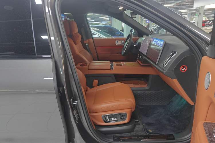 Used Li Auto L8 2023 Air model
