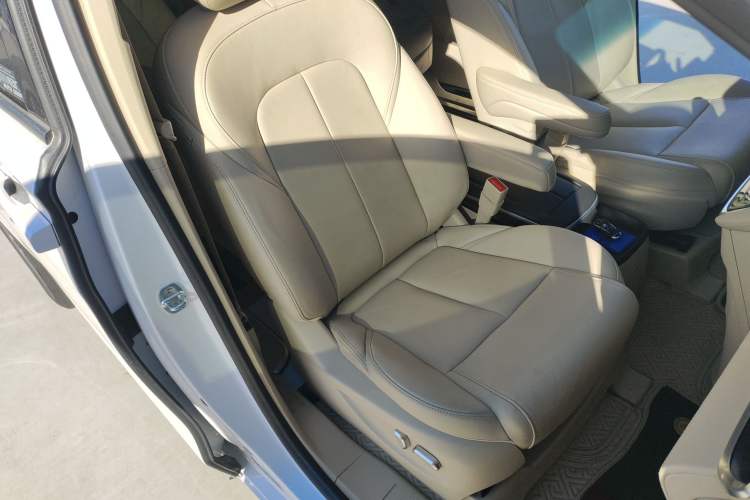 Used Buick GL8 2023 ES Lu Zun Deluxe Model
