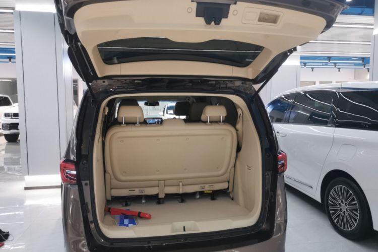 Used Buick GL8 2023 Facelifted Land Cruiser Executive Luxury Version
