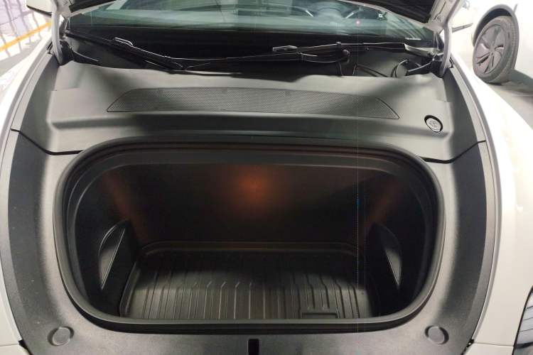 Used Tesla Model Y 2024 Long-Range All-Wheel-Drive Version