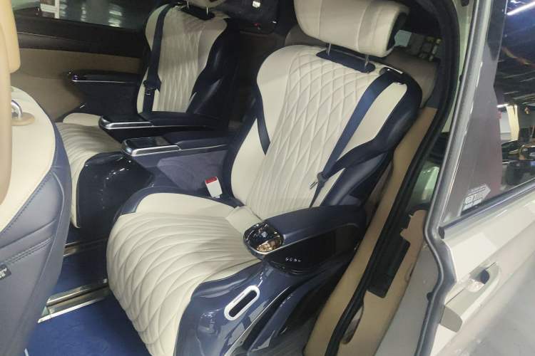 Used Buick GL8 2021 ES Land Cruiser 653T Luxury Edition