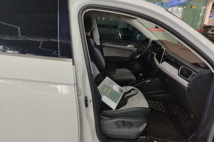 Used Volkswagen Tayron 2024 300TSI Two-Wheel-Drive Luxury Plus Advanced Version
