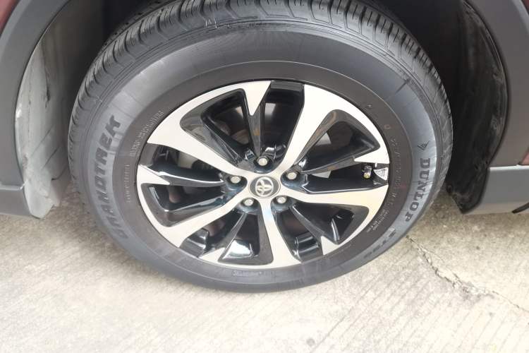 Used Toyota RAV4 2016 2.0L CVT Two-Wheel Drive Fashion Edition China V Standard
