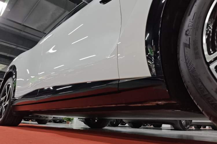 Used  YU7 2025 Ultra-Long Range High-Performance All-Wheel-Drive Max Edition
