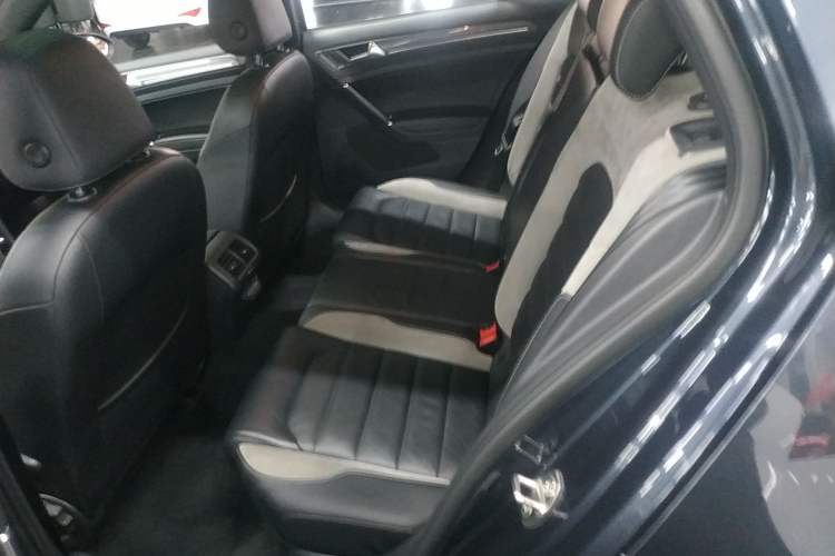 Used Volkswagen Golf 2020 Charming Edition 280TSI DSG R-Line
