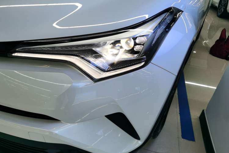 Used Toyota IZOA 2020 2.0L Yichi Version
