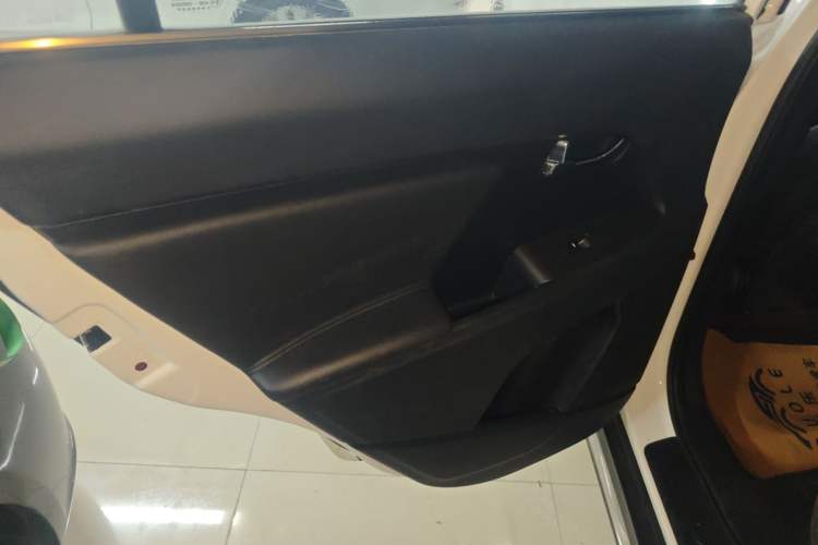 Used Kia Sportage R 2015 2.0L Automatic Two-Wheel Drive DLX Model
