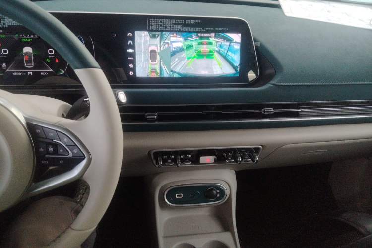 Used ORA Good Cat 2023 401 km Standard Range Luxury Version Lithium Iron Phosphate
