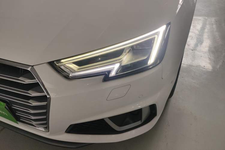 Used Audi A4L 2019 40 TFSI Fashion Version China V