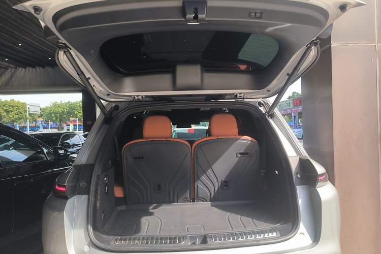 Used Li Auto L8 2023 Max model
