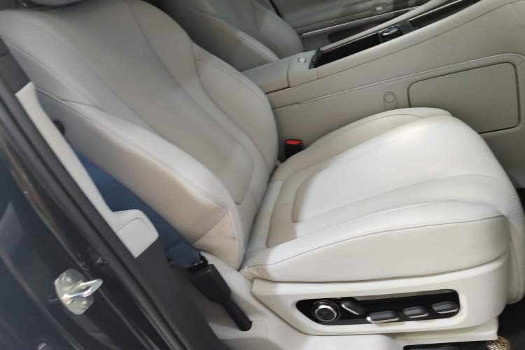 Used Hima AITO M9 2025 All-Electric Max Version 100 kWh 6-Seater
