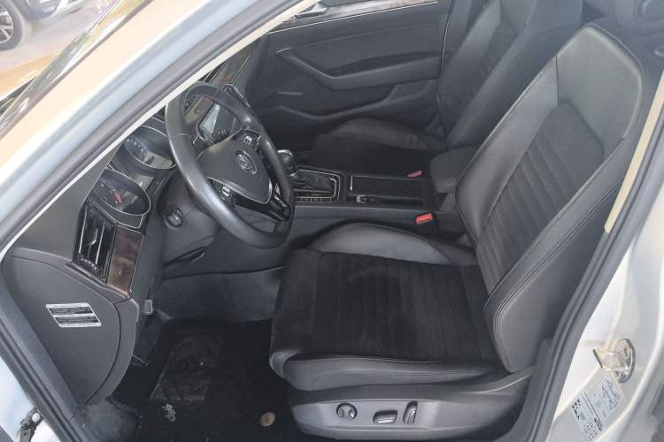 Used Volkswagen Magotan 2017 330TSI DSG Luxury Model
