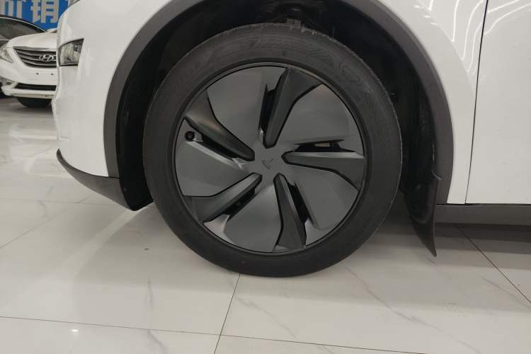 Used Tesla Model Y 2025 Rear-Wheel-Drive Version