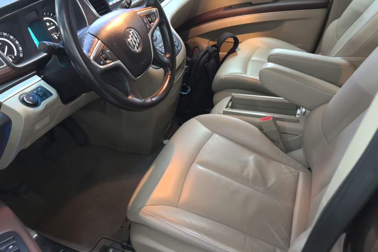 Used Buick GL8 2018 28T Luxury Model China VI Standard
