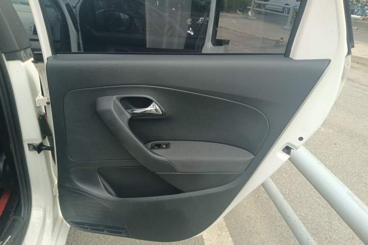 Used Volkswagen Polo 2016 1.4L Manual Fashion Model